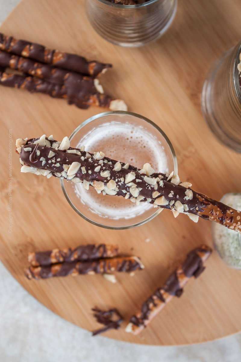 Hops Salt Chocolate Covered Pretzels with Crushed Peanuts. #chocolatecoveredpretzels