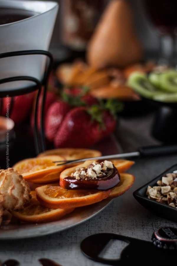 Beer Chocolate Fondue with Hazelnut Brown Ale. Rich and decadent bowl of beer chocolate fondue with assorted accompaniments for dipping. #chocolatefondue #beerfondue #beerchocolatefondue #alefondue 