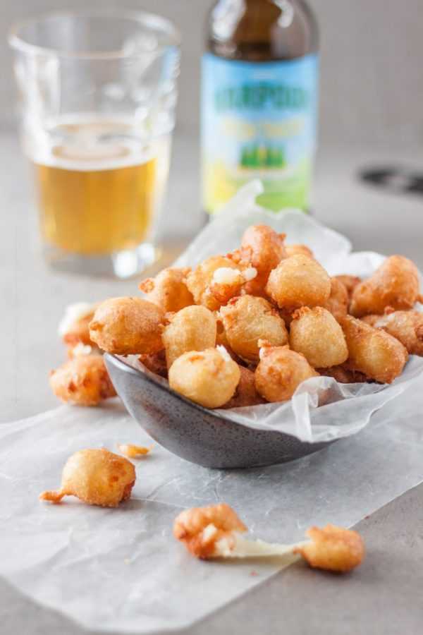 Crispy and chewy fried cheese curds, beer battered for extra flavor. Beer garden food or game day food, you decide. #friedcheesecurds #cheesecurds #beerbattered #beerbatterecipe