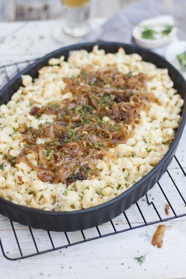 Kasespatzle garnished with fried onions and chives. 
