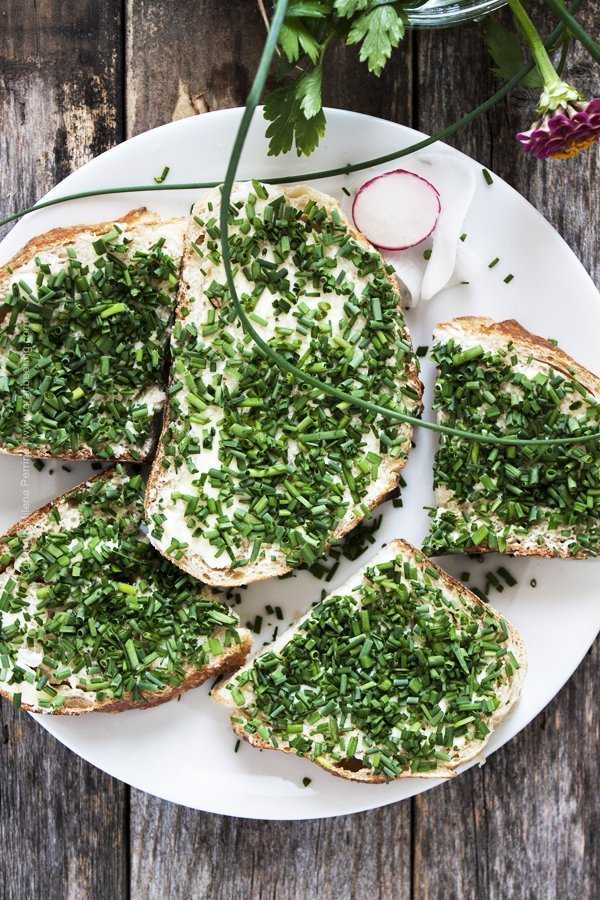 German appetizer idea that requires no cooking - simple, open faced chives sandwiches. Known as Schnitlauchbrot.