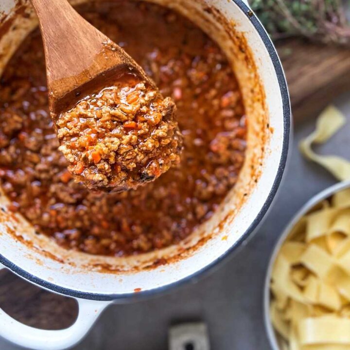 Easy ground meat sauce a la Bolognese with tomatoes, stout and heavy cream.